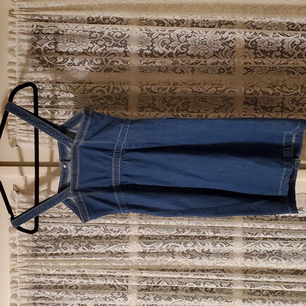 Old Navy Denim Sundress Size 0. Great switch from your winter jeans Great Look! - Picture 4 of 6